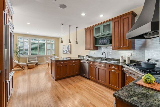 21 S Cottage 78, Belmont, MA 02478