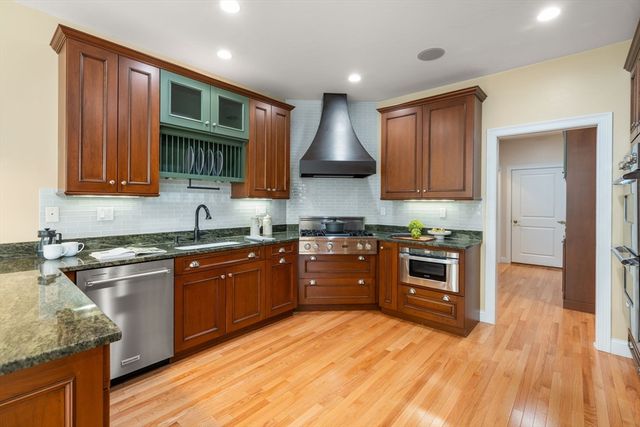 21 S Cottage 78, Belmont, MA 02478