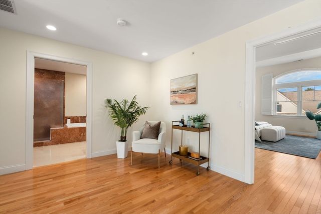 21 S Cottage 78, Belmont, MA 02478
