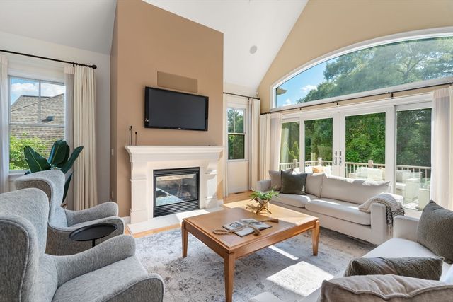 21 S Cottage 78, Belmont, MA 02478