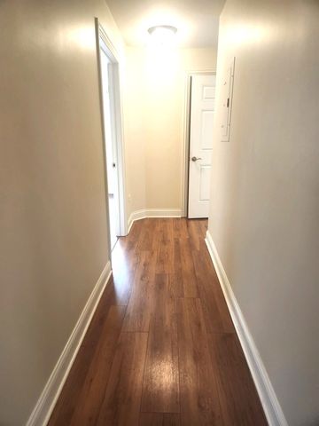 43 Foxcroft Boulevard 135, Naperville, IL 60565