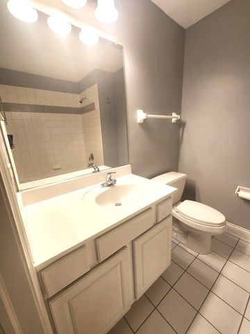 43 Foxcroft Boulevard 135, Naperville, IL 60565