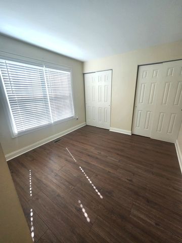 43 Foxcroft Boulevard 135, Naperville, IL 60565