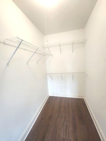 43 Foxcroft Boulevard 135, Naperville, IL 60565