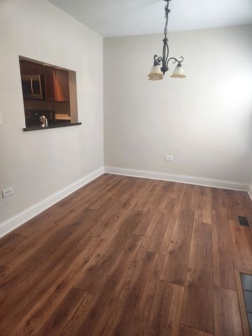 43 Foxcroft Boulevard 135, Naperville, IL 60565