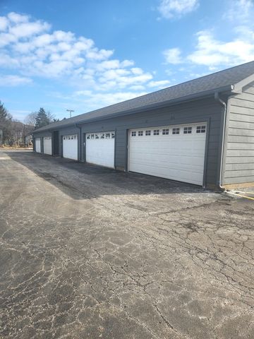 43 Foxcroft Boulevard 135, Naperville, IL 60565