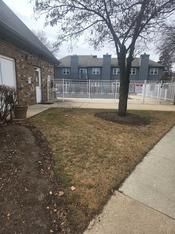 43 Foxcroft Boulevard 135, Naperville, IL 60565