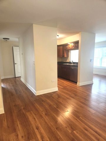 43 Foxcroft Boulevard 135, Naperville, IL 60565