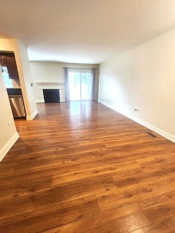 43 Foxcroft Boulevard 135, Naperville, IL 60565