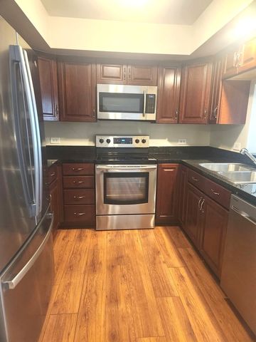 43 Foxcroft Boulevard 135, Naperville, IL 60565