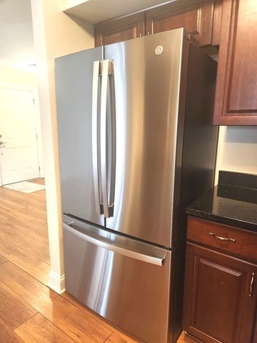 43 Foxcroft Boulevard 135, Naperville, IL 60565