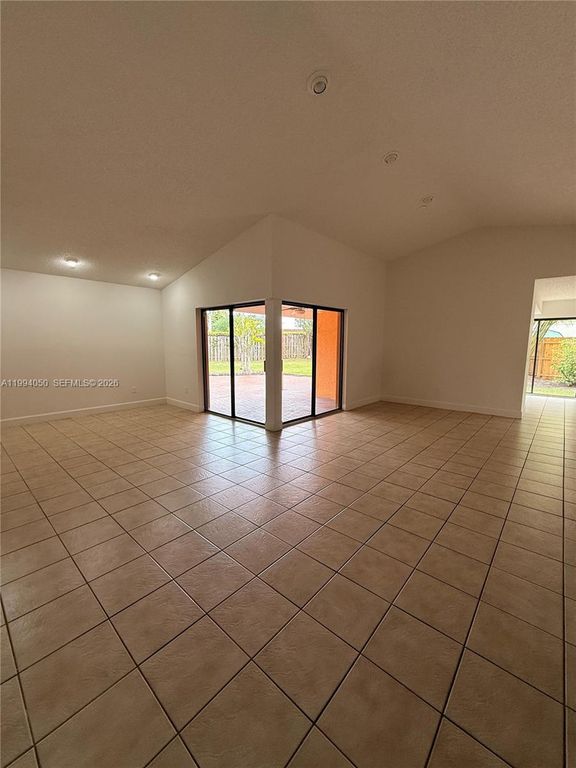 Image 2 of property listing at 14729 SW 53rd Ter, Miami, FL 33185