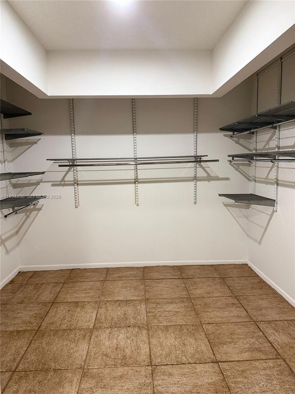 Image 21 of property listing at 14729 SW 53rd Ter, Miami, FL 33185