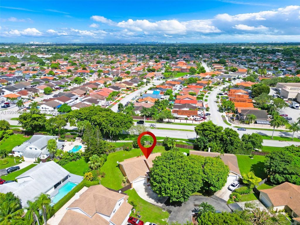 Image 22 of property listing at 14729 SW 53rd Ter, Miami, FL 33185