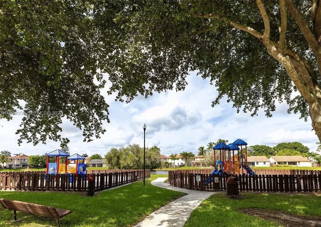 Image 36 of property listing at 14729 SW 53rd Ter, Miami, FL 33185