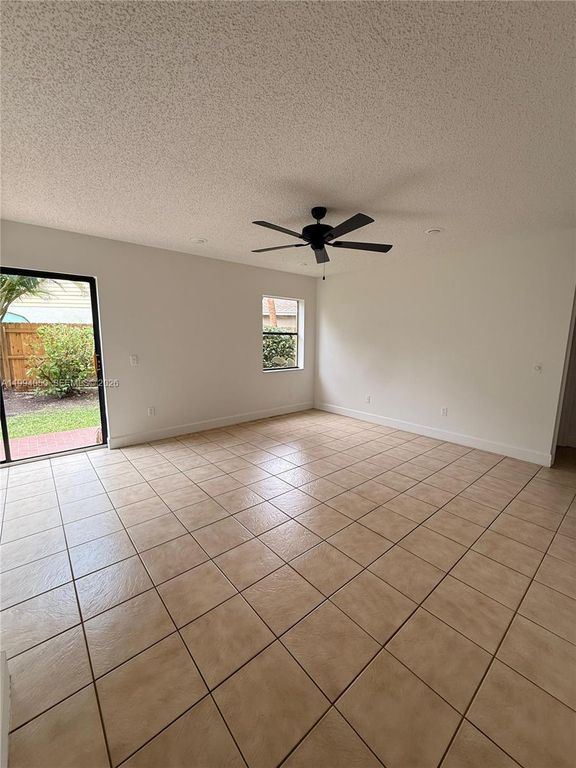 Image 4 of property listing at 14729 SW 53rd Ter, Miami, FL 33185