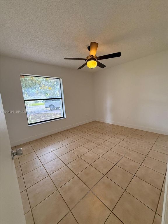 Image 6 of property listing at 14729 SW 53rd Ter, Miami, FL 33185