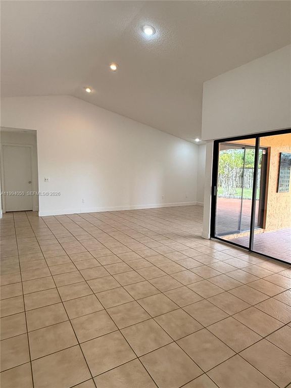 Image 7 of property listing at 14729 SW 53rd Ter, Miami, FL 33185