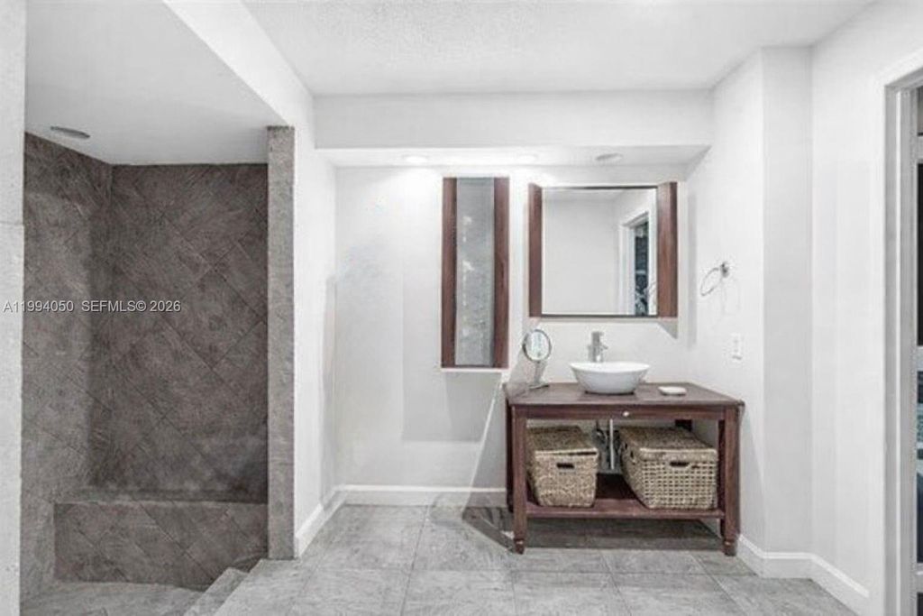 Image 8 of property listing at 14729 SW 53rd Ter, Miami, FL 33185