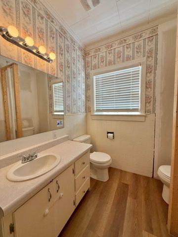 209 W Main Street, Hartford, AL 36344