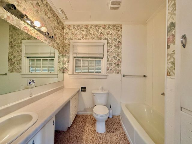 209 W Main Street, Hartford, AL 36344