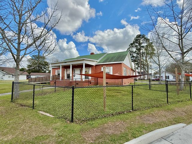 209 W Main Street, Hartford, AL 36344