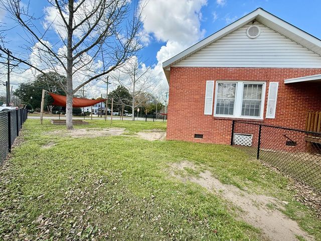 209 W Main Street, Hartford, AL 36344