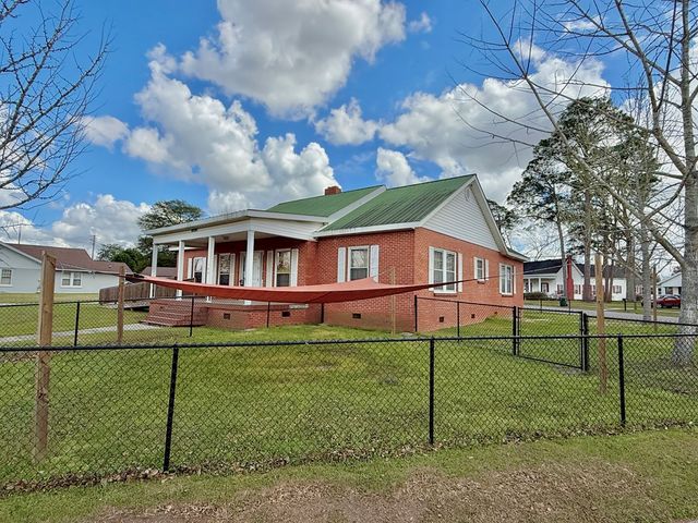 209 W Main Street, Hartford, AL 36344