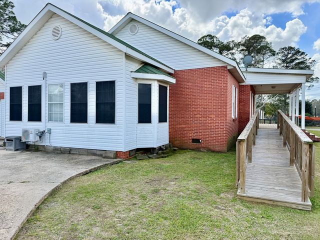 209 W Main Street, Hartford, AL 36344