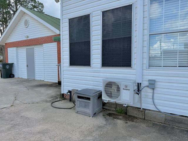 209 W Main Street, Hartford, AL 36344