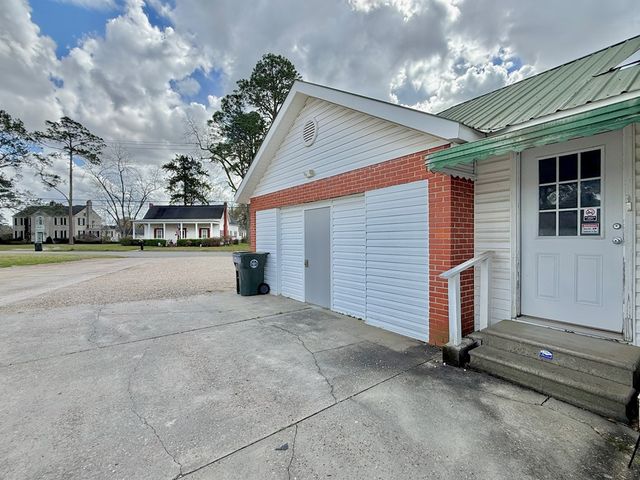 209 W Main Street, Hartford, AL 36344