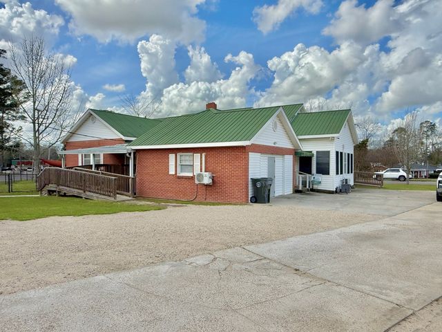 209 W Main Street, Hartford, AL 36344