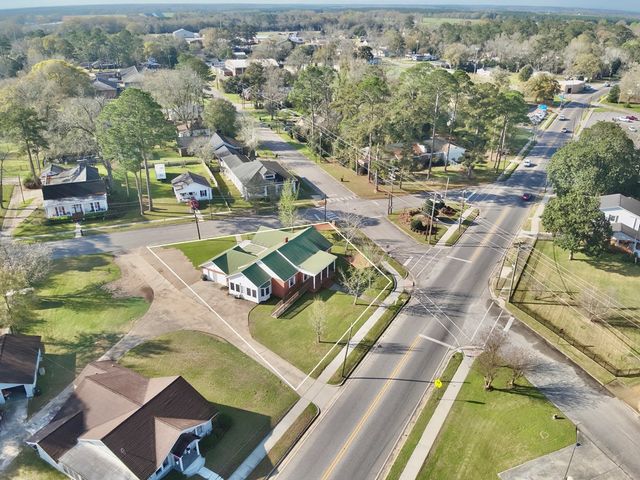 209 W Main Street, Hartford, AL 36344