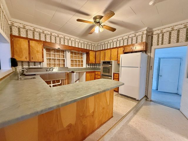 209 W Main Street, Hartford, AL 36344