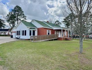 209 W Main Street, Hartford, AL 36344