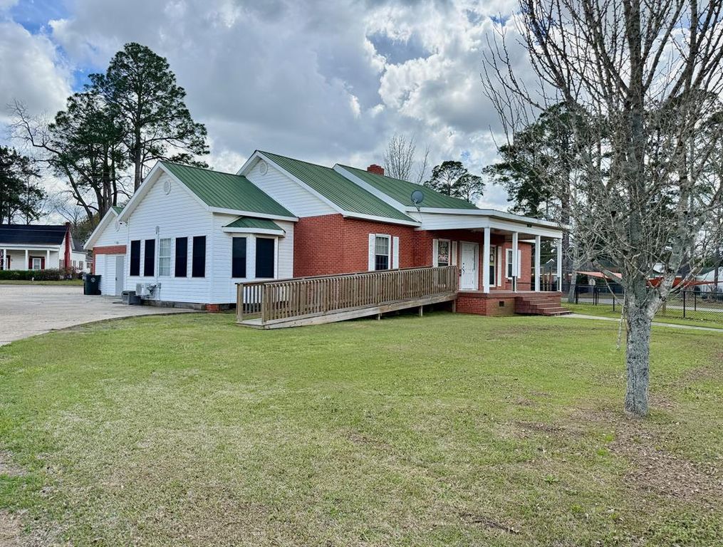 209 W Main Street, Hartford, AL 36344