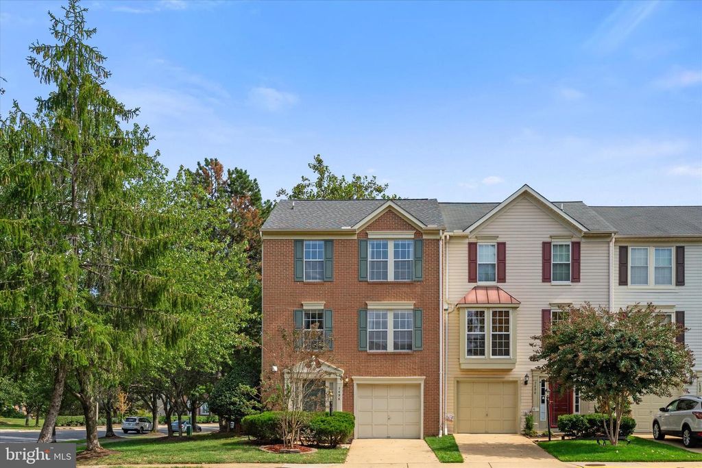 7496 GADSBY SQ, Alexandria, VA 22315