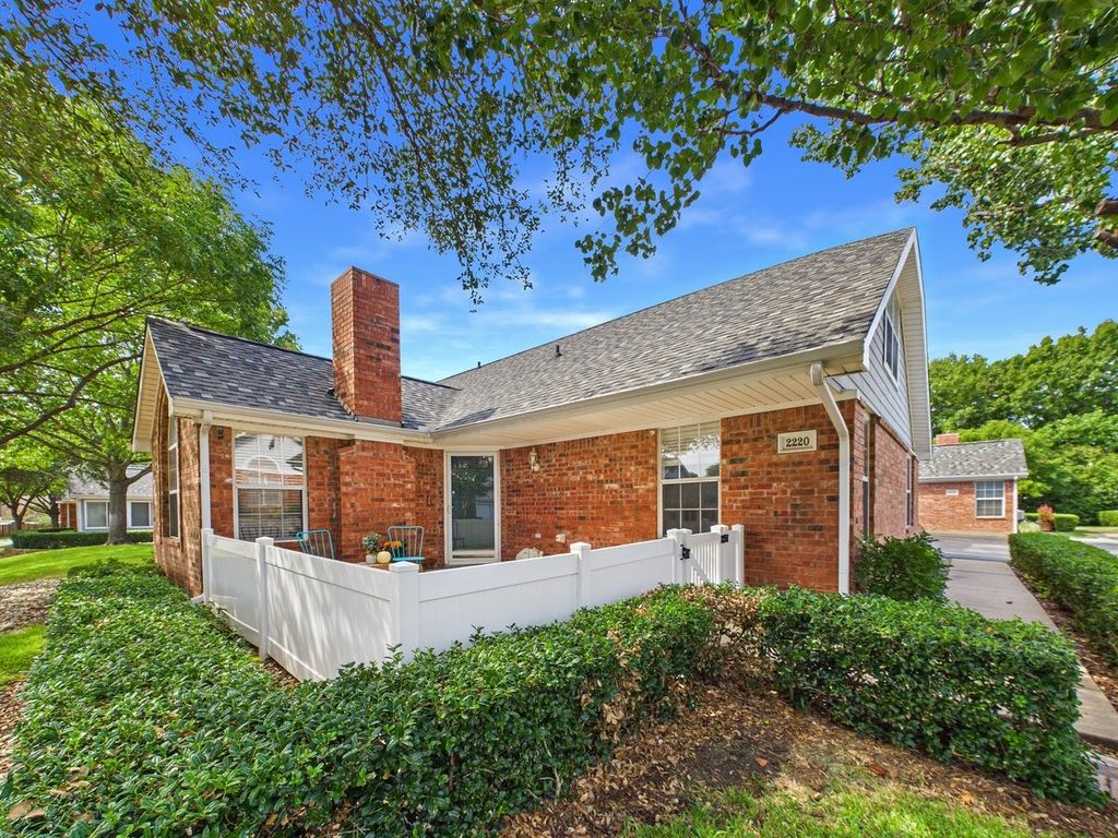 2220 Countryside Drive, Bedford, TX 76021 — photo 2