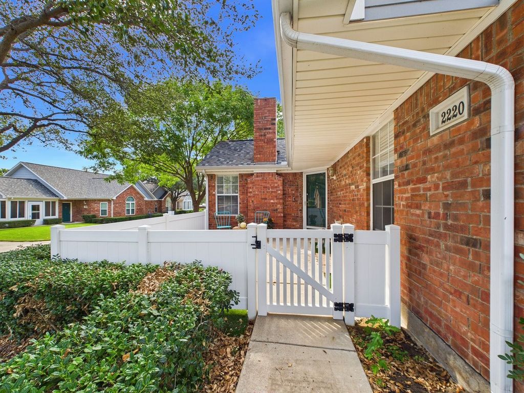 2220 Countryside Drive, Bedford, TX 76021 — photo 3