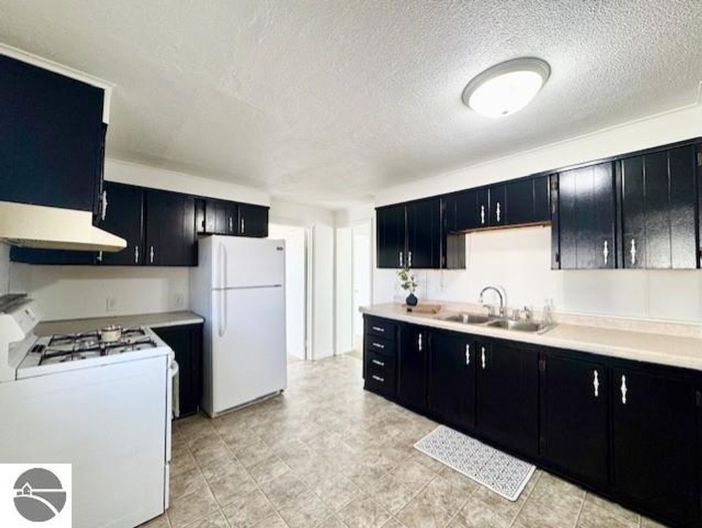 Image 4 of property listing at 348 N Grover Avenue, Alma, MI 48801