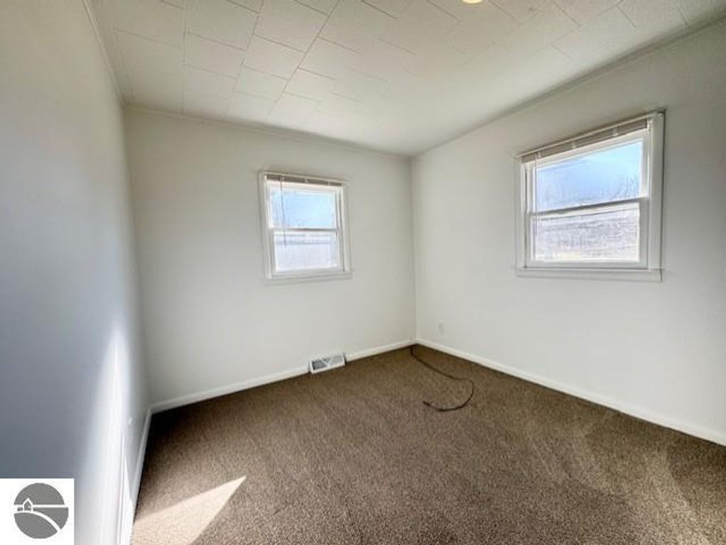 Image 5 of property listing at 348 N Grover Avenue, Alma, MI 48801