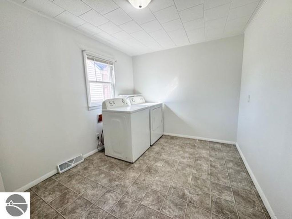 Image 8 of property listing at 348 N Grover Avenue, Alma, MI 48801