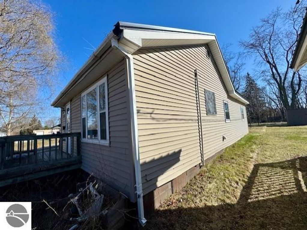 Image 9 of property listing at 348 N Grover Avenue, Alma, MI 48801