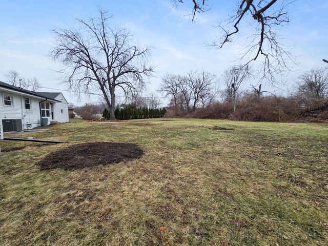 1655 W 63rd Avenue, Merrillville, IN 46410