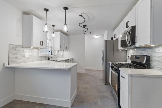 1655 W 63rd Avenue, Merrillville, IN 46410