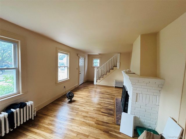 29 Roosevelt Street, Glen Cove, NY 11542