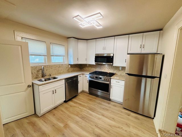 29 Roosevelt Street, Glen Cove, NY 11542