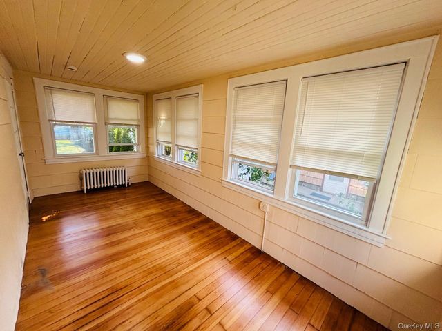 29 Roosevelt Street, Glen Cove, NY 11542