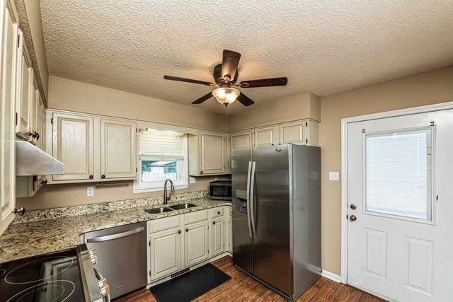 1163 MCLAUGHLIN DR, Munford, TN 38058