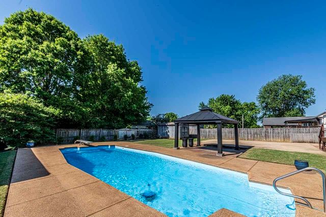 1163 MCLAUGHLIN DR, Munford, TN 38058